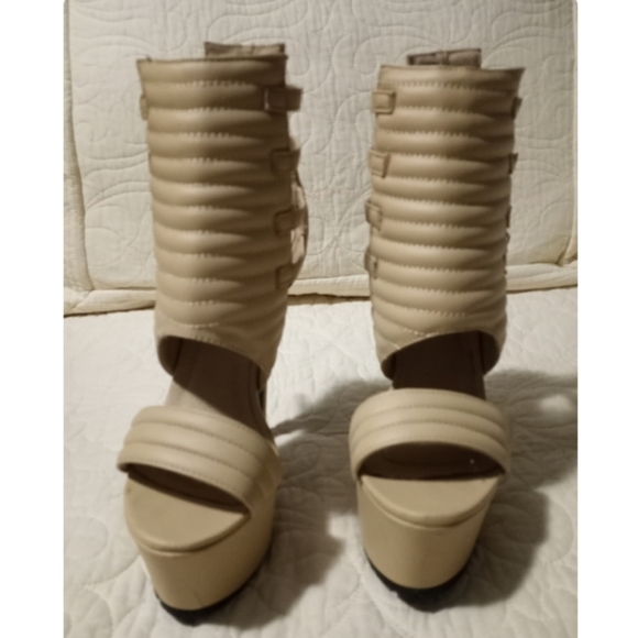 Tan high heels stilettos - Picture 2 of 3